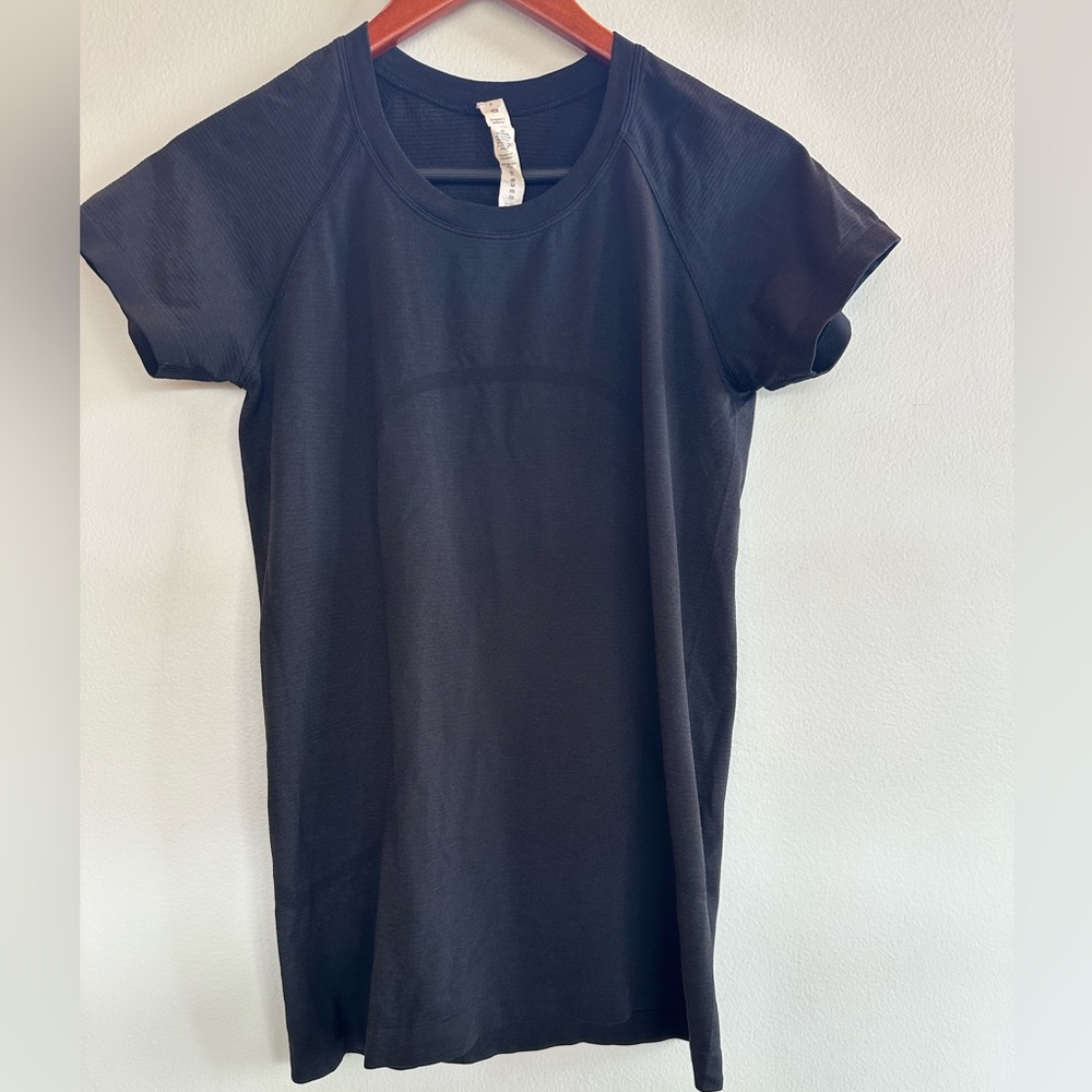 Lululemon Swiftly tech short sleeve hip length shirt